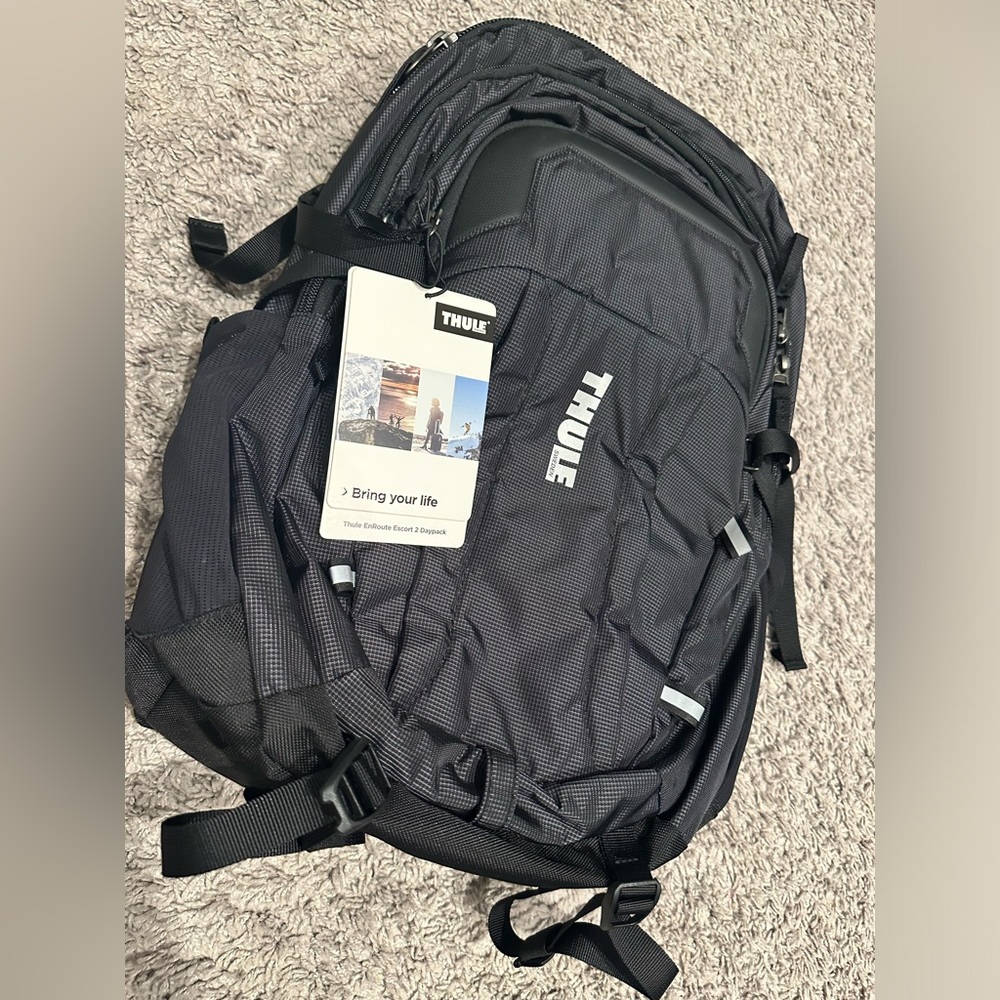 Thule EnRoute Escort 2 Daypack, Black - BRAND NEW